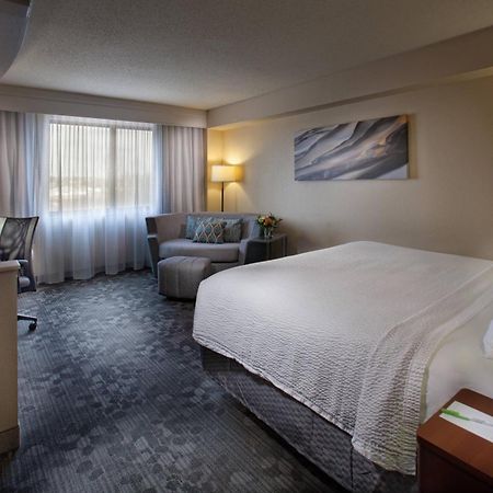 Courtyard By Marriott Fayetteville Exterior foto