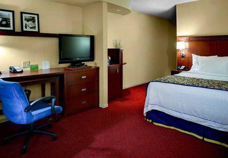 Courtyard By Marriott Fayetteville Exterior foto