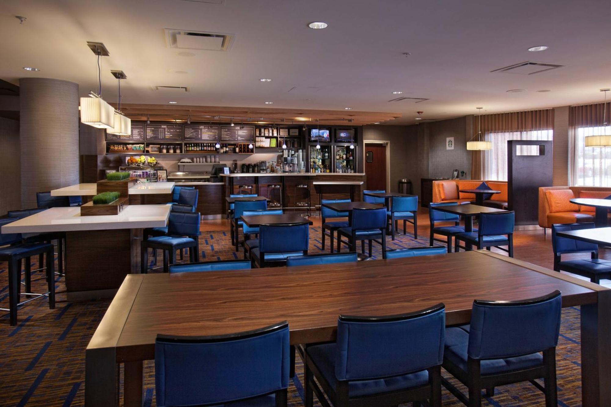 Courtyard By Marriott Fayetteville Exterior foto